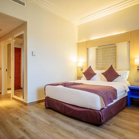 Hotel Golden Tulip Le Diplomate Cotonou Exterior foto