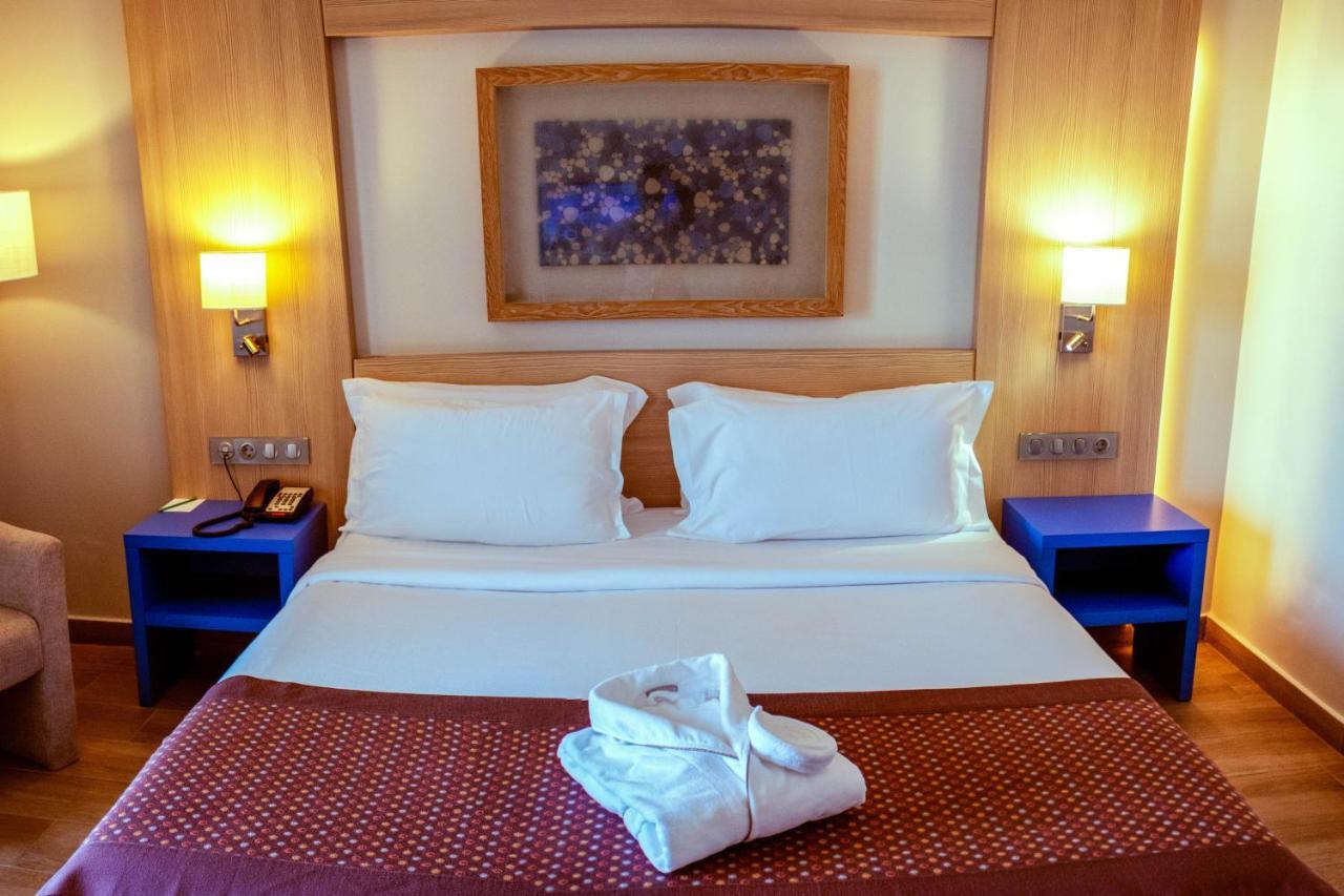 Hotel Golden Tulip Le Diplomate Cotonou Exterior foto