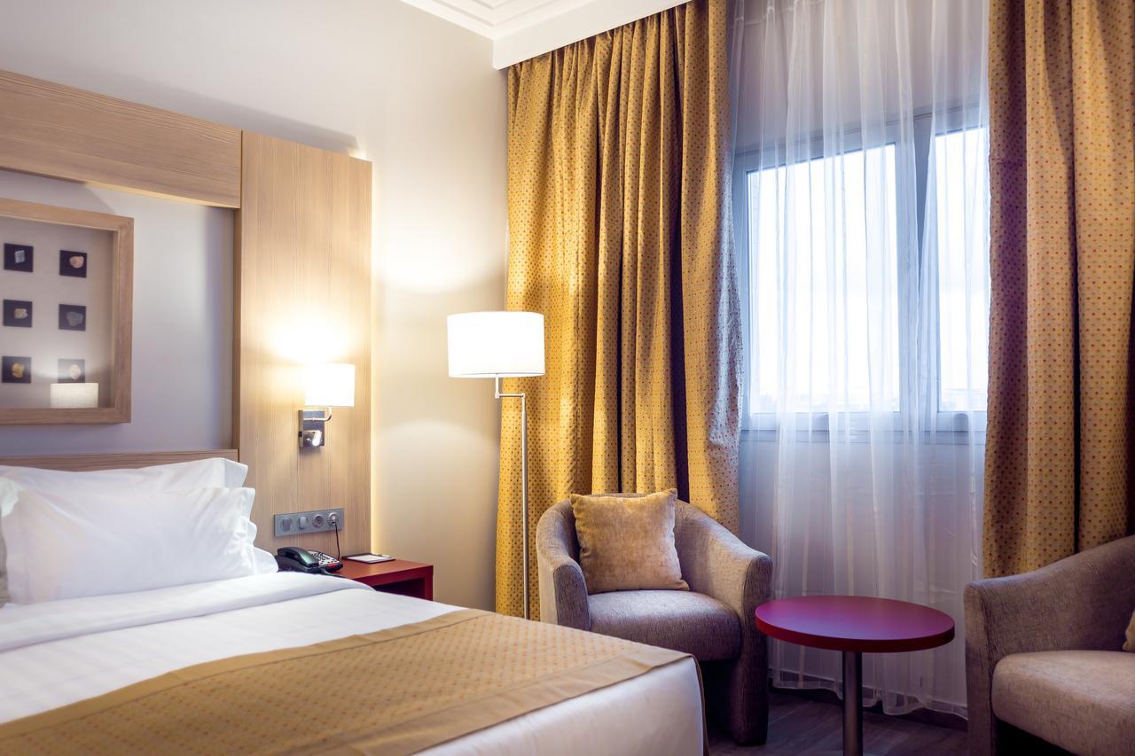 Hotel Golden Tulip Le Diplomate Cotonou Exterior foto