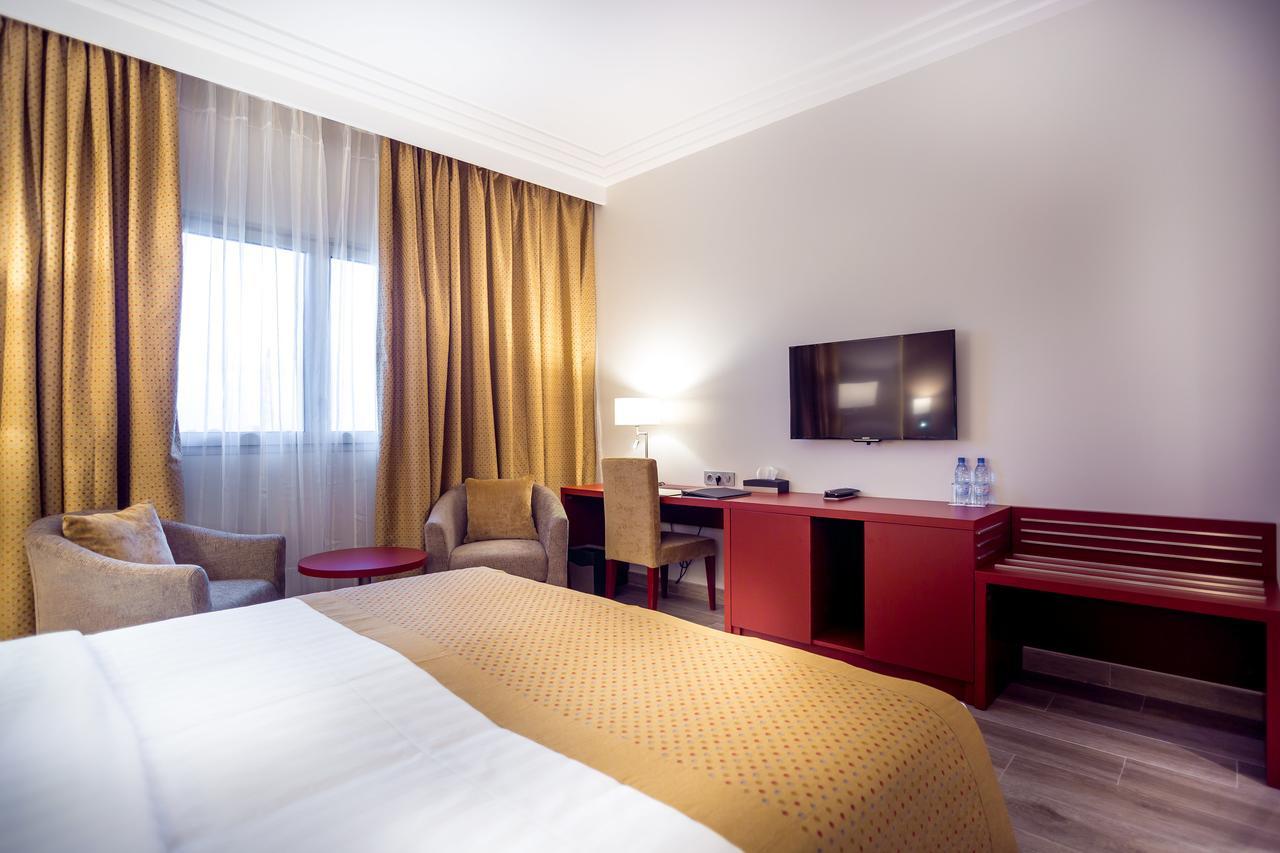 Hotel Golden Tulip Le Diplomate Cotonou Exterior foto