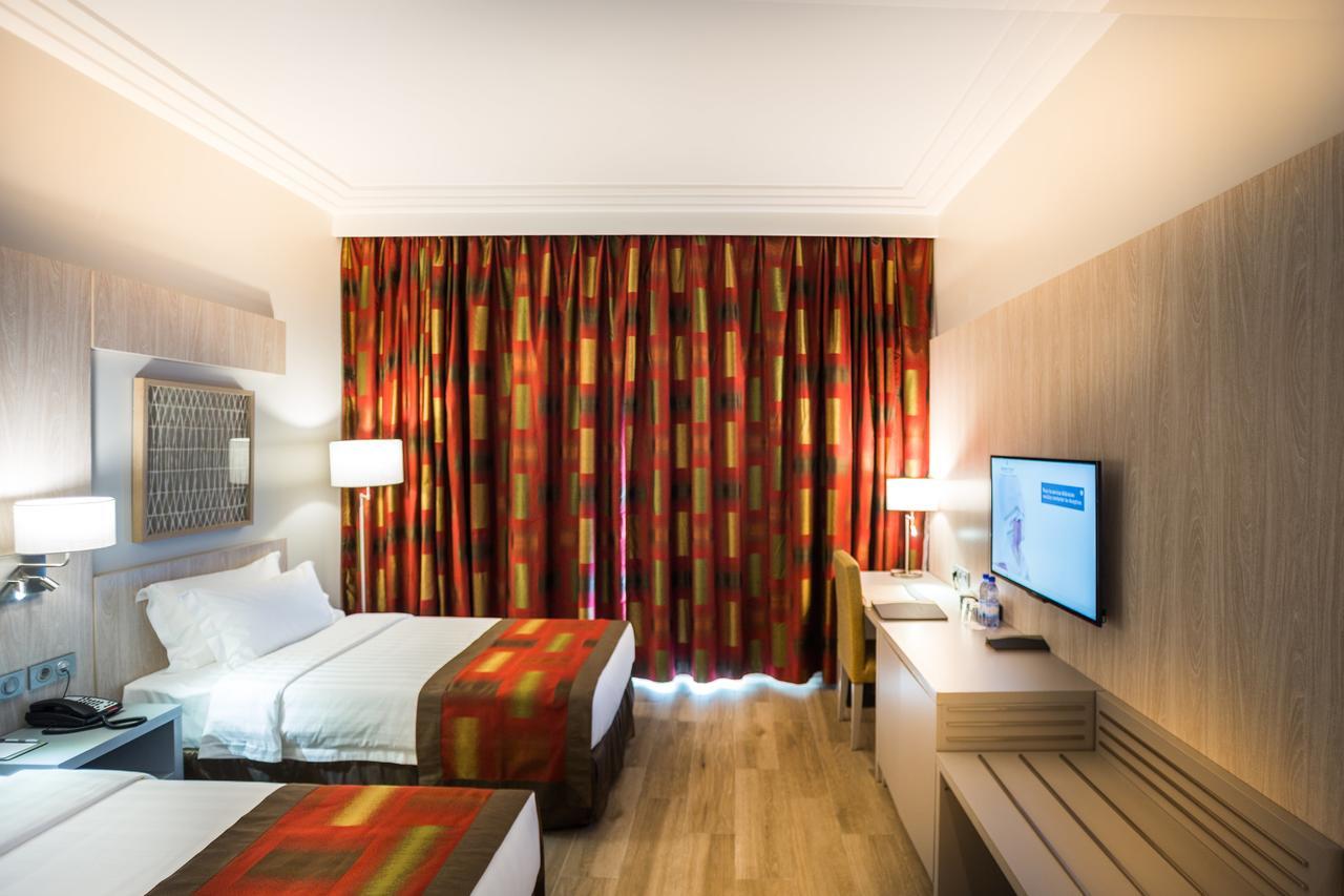 Hotel Golden Tulip Le Diplomate Cotonou Exterior foto