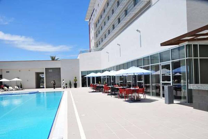 Hotel Golden Tulip Le Diplomate Cotonou Exterior foto